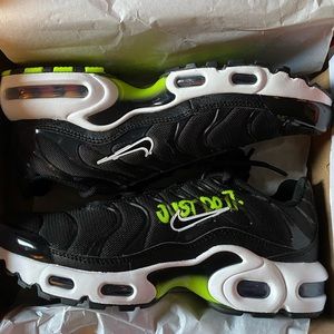 Nike air max plus size 5y BNIB